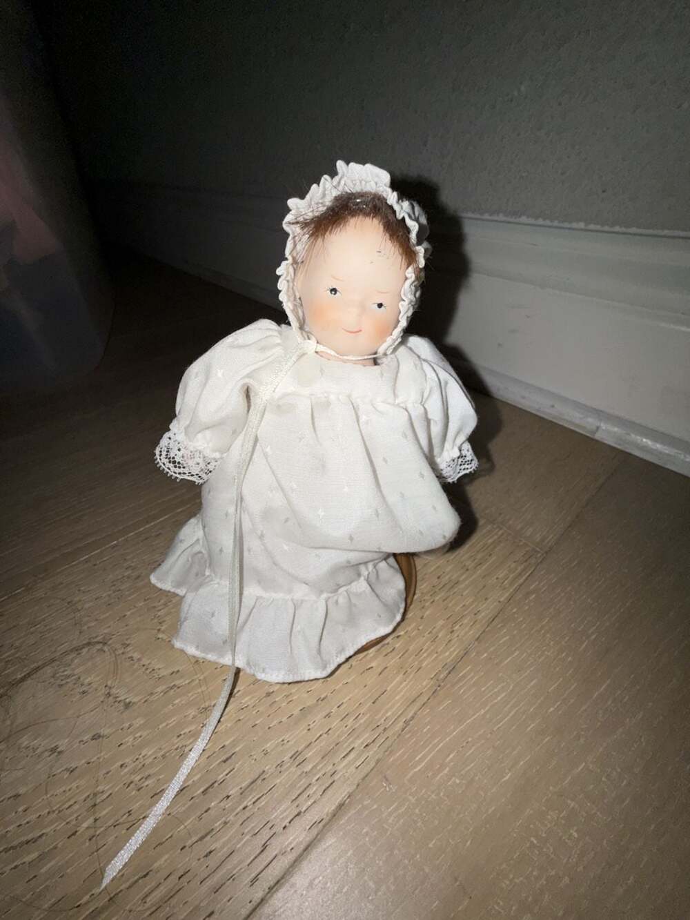 Porcelain vintage dolls Like new